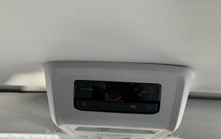Volkswagen Multivan T6 рестайлинг, 2021 год, 11 000 000 рублей, 25 фотография