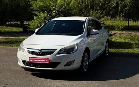 Opel Astra J, 2011 год, 620 000 рублей, 1 фотография