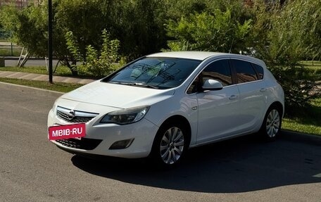 Opel Astra J, 2011 год, 620 000 рублей, 2 фотография