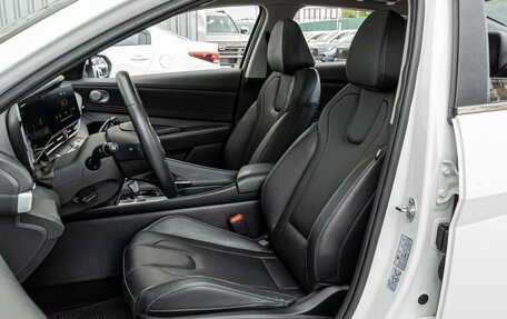 Hyundai Elantra, 2024 год, 2 290 000 рублей, 10 фотография
