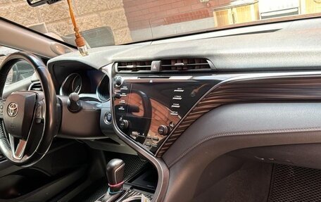 Toyota Camry, 2021 год, 3 300 000 рублей, 4 фотография
