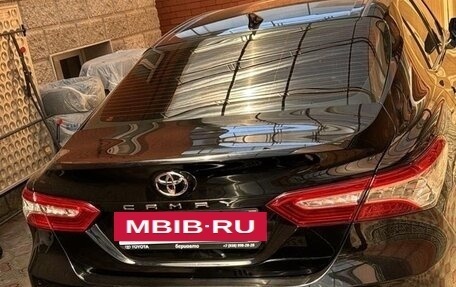 Toyota Camry, 2021 год, 3 300 000 рублей, 2 фотография
