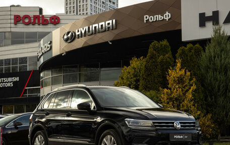 Volkswagen Tiguan II, 2019 год, 2 848 000 рублей, 2 фотография