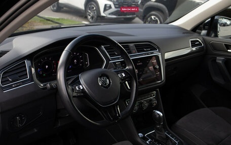 Volkswagen Tiguan II, 2019 год, 2 848 000 рублей, 10 фотография