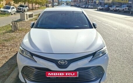 Toyota Camry, 2018 год, 2 600 000 рублей, 1 фотография