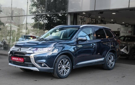 Mitsubishi Outlander III рестайлинг 3, 2018 год, 2 400 000 рублей, 1 фотография