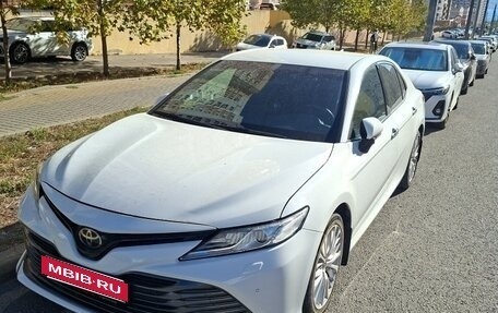 Toyota Camry, 2018 год, 2 600 000 рублей, 2 фотография