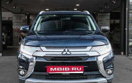 Mitsubishi Outlander III рестайлинг 3, 2018 год, 2 400 000 рублей, 2 фотография