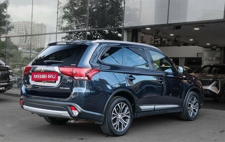 Mitsubishi Outlander III рестайлинг 3, 2018 год, 2 400 000 рублей, 4 фотография