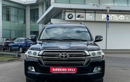 Toyota Land Cruiser 200, 2017 год, 5 947 000 рублей, 2 фотография