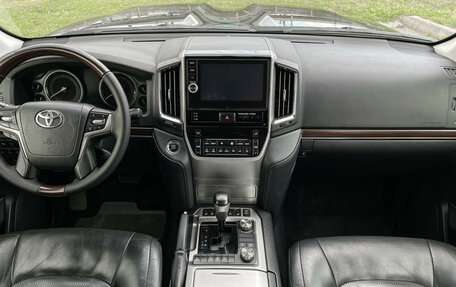 Toyota Land Cruiser 200, 2017 год, 5 947 000 рублей, 12 фотография