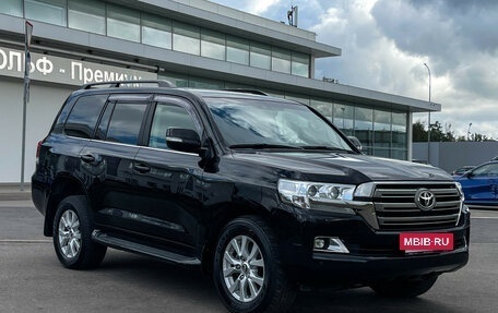 Toyota Land Cruiser 200, 2017 год, 5 947 000 рублей, 3 фотография
