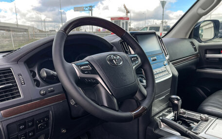 Toyota Land Cruiser 200, 2017 год, 5 947 000 рублей, 13 фотография