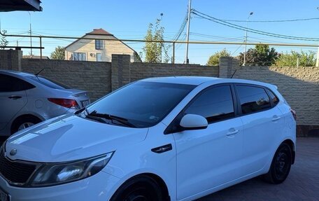 KIA Rio III рестайлинг, 2013 год, 820 000 рублей, 2 фотография