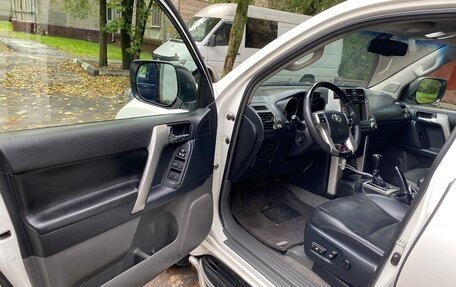 Toyota Land Cruiser Prado 150 рестайлинг 2, 2011 год, 2 950 000 рублей, 11 фотография