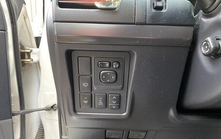 Toyota Land Cruiser Prado 150 рестайлинг 2, 2011 год, 2 950 000 рублей, 10 фотография