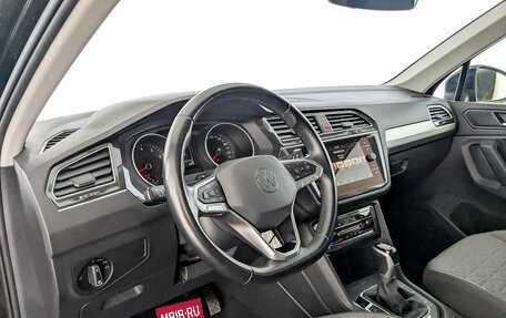 Volkswagen Tiguan II, 2021 год, 3 150 000 рублей, 16 фотография