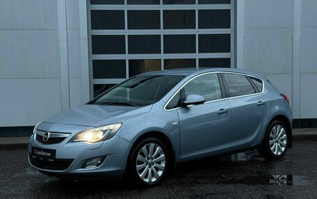 Opel Astra J, 2011 год, 620 000 рублей, 1 фотография