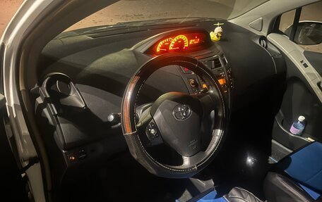 Toyota Yaris III рестайлинг, 2010 год, 450 000 рублей, 6 фотография