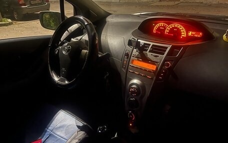 Toyota Yaris III рестайлинг, 2010 год, 450 000 рублей, 7 фотография