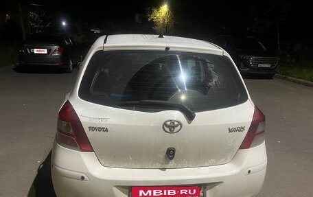 Toyota Yaris III рестайлинг, 2010 год, 450 000 рублей, 4 фотография