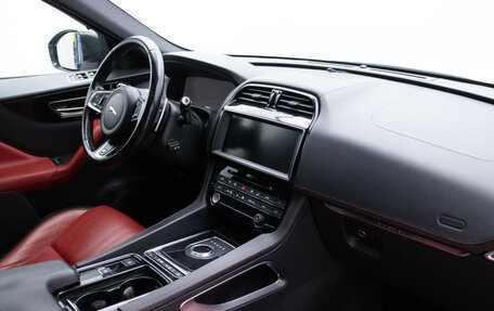 Jaguar F-Pace, 2018 год, 2 620 000 рублей, 10 фотография