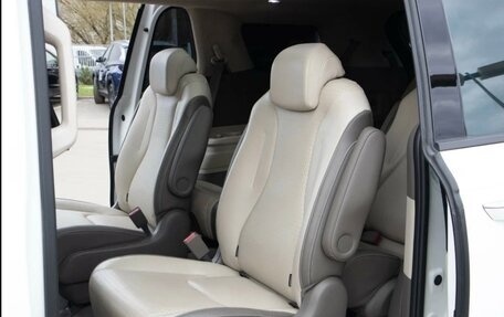 KIA Carnival, 2020 год, 3 700 000 рублей, 20 фотография