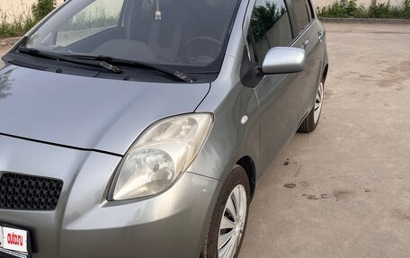Toyota Yaris III рестайлинг, 2007 год, 530 000 рублей, 2 фотография