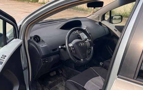 Toyota Yaris III рестайлинг, 2007 год, 530 000 рублей, 8 фотография