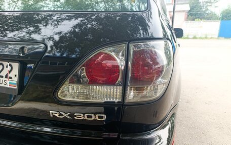 Lexus RX IV рестайлинг, 2001 год, 800 000 рублей, 4 фотография