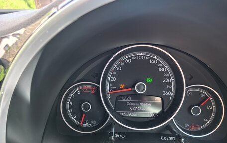 Volkswagen Beetle, 2018 год, 1 500 000 рублей, 10 фотография