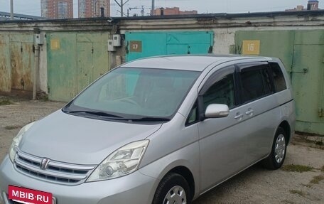 Toyota ISis I, 2010 год, 1 030 000 рублей, 2 фотография