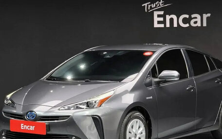 Toyota Prius IV XW50, 2022 год, 1 459 000 рублей, 1 фотография