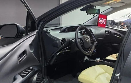 Toyota Prius IV XW50, 2022 год, 1 459 000 рублей, 7 фотография