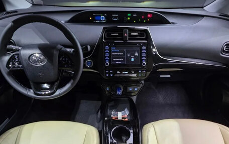 Toyota Prius IV XW50, 2022 год, 1 459 000 рублей, 8 фотография