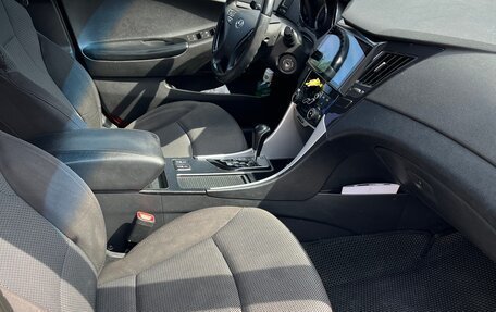Hyundai Sonata VI, 2011 год, 800 000 рублей, 10 фотография
