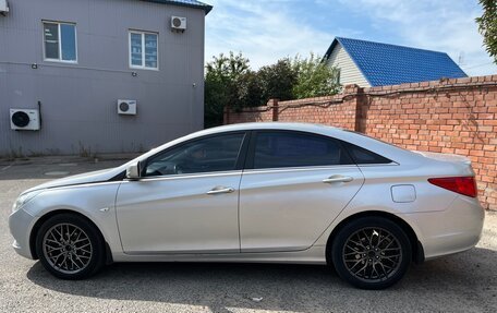 Hyundai Sonata VI, 2011 год, 800 000 рублей, 4 фотография
