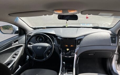 Hyundai Sonata VI, 2011 год, 800 000 рублей, 11 фотография
