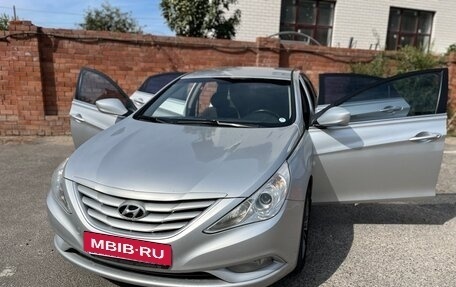 Hyundai Sonata VI, 2011 год, 800 000 рублей, 14 фотография