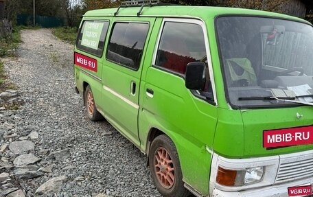 Nissan Urvan III, 1997 год, 387 000 рублей, 1 фотография
