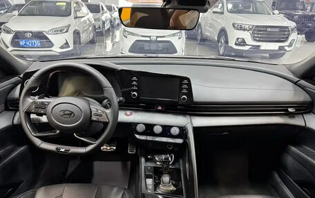 Hyundai Elantra, 2023 год, 1 350 000 рублей, 9 фотография