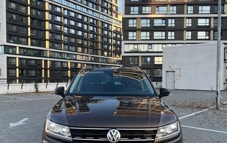 Volkswagen Tiguan II, 2019 год, 2 300 000 рублей, 2 фотография