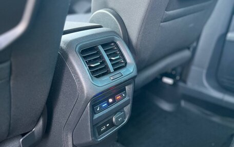 Volkswagen Tiguan II, 2019 год, 2 300 000 рублей, 16 фотография