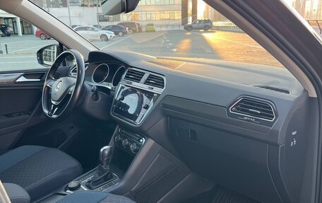 Volkswagen Tiguan II, 2019 год, 2 300 000 рублей, 17 фотография