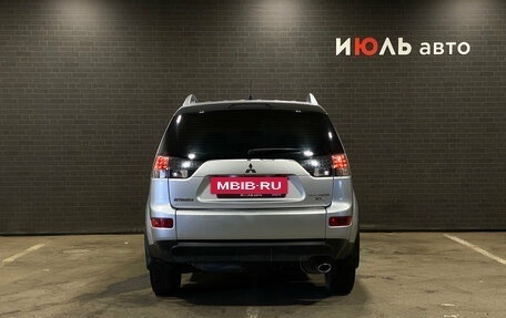 Mitsubishi Outlander III рестайлинг 3, 2007 год, 800 000 рублей, 6 фотография
