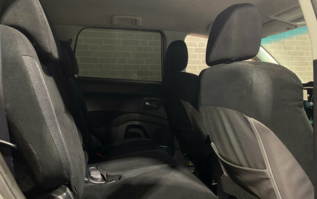 Mitsubishi Outlander III рестайлинг 3, 2007 год, 800 000 рублей, 11 фотография