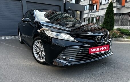 Toyota Camry, 2018 год, 2 935 000 рублей, 2 фотография