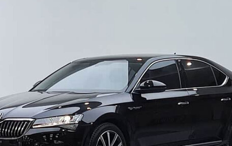 Skoda Superb III рестайлинг, 2023 год, 1 600 000 рублей, 1 фотография