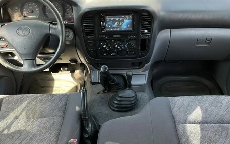 Toyota Land Cruiser 100 рестайлинг 2, 2000 год, 1 550 000 рублей, 3 фотография