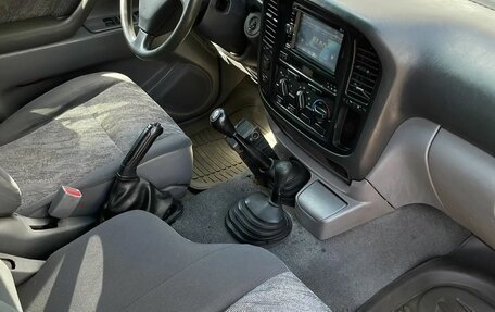 Toyota Land Cruiser 100 рестайлинг 2, 2000 год, 1 550 000 рублей, 10 фотография